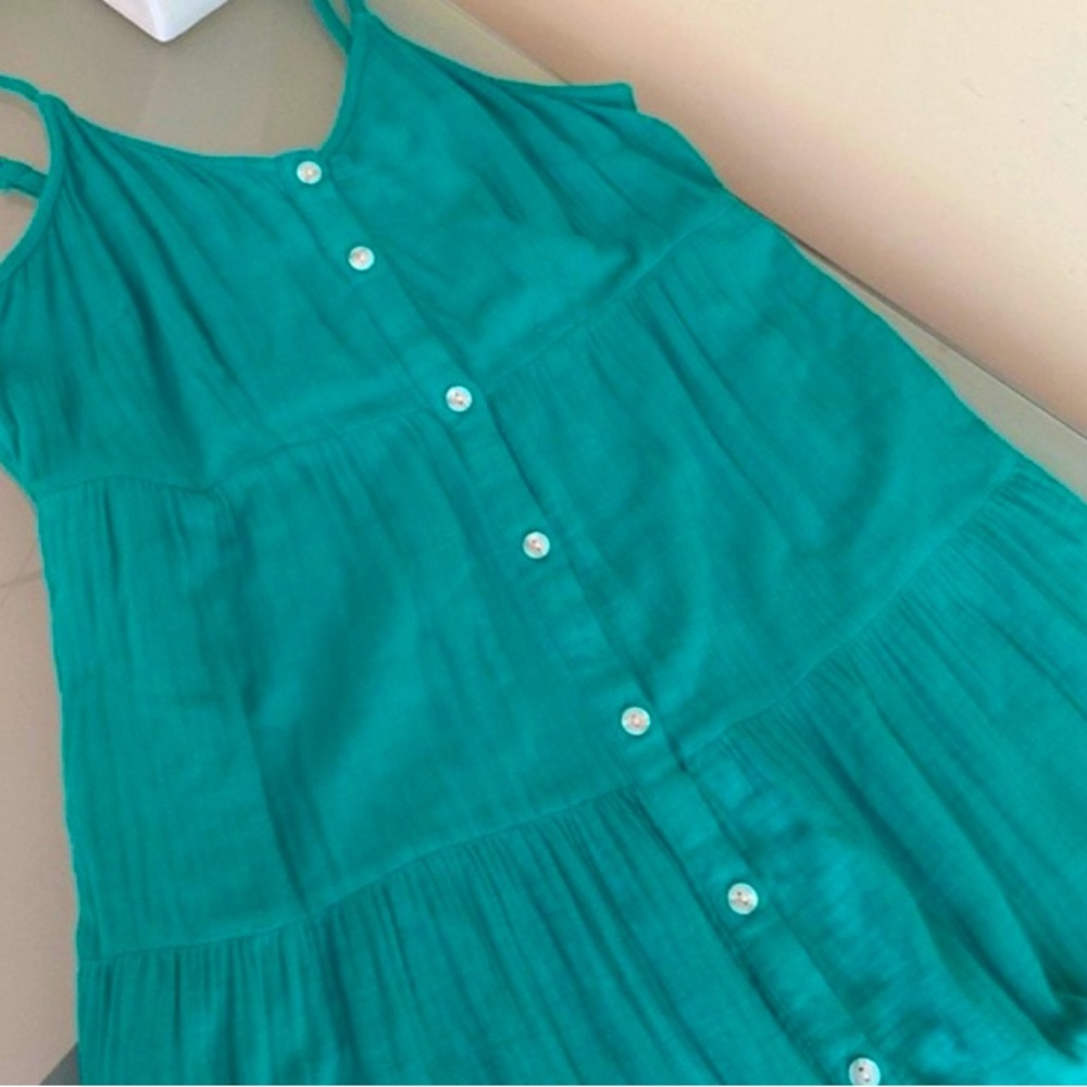 Summer dress ✨ size medium and super soft! Lightweight breathable material